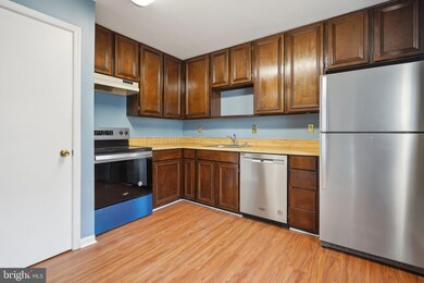 10258 Quiet Pond Terrace, Burke, VA 22015 - photo 3