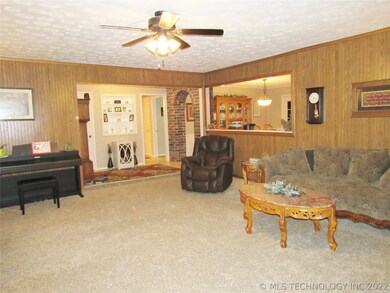 1002 N Cherokee Ave, Chouteau, OK 74337 - photo 4