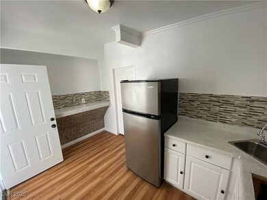 5171 Reeder Cir unit C, Las Vegas, NV 89119 - photo 3