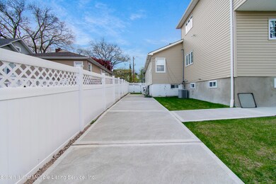 68 Gansevoort Blvd, Staten Island, NY 10314 - photo 7