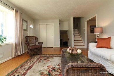 Living Room w Bay Window