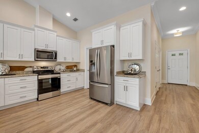 Walk in Pantry!