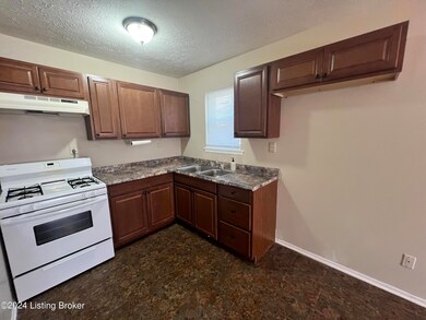 7727 Rochelle Rd, Louisville, KY 40228 - photo 2