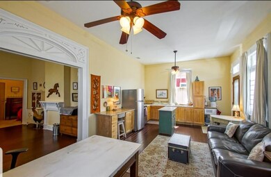 SPACIOUS  LIVING ROOM