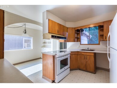 1018 E E St, Rainier, OR 97048 - photo 5