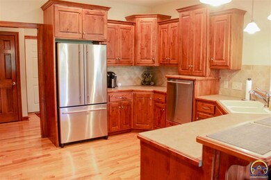 4127 SW Lincolnshire Rd, Topeka, KS 66610 - photo 7