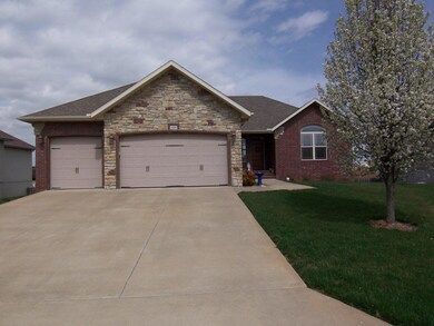 1693 E Thoroughfare Dr, Republic, MO 65738 - photo 2
