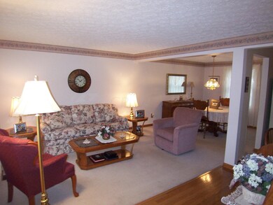 1663 Evinrude Ave, Columbus, OH 43229 - photo 6