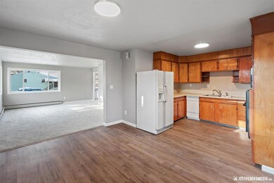 Owner's Kitchen/Dining