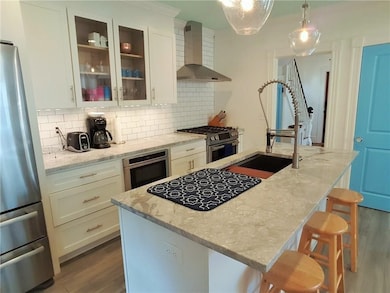 Updated eat-in kitchen