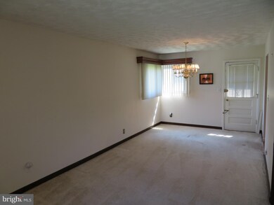 6033 Mustang Dr, Riverdale, MD 20737 - photo 7