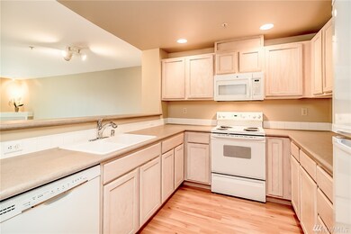 2001 120th Place SE unit 4-304, Everett, WA 98208 - photo 3
