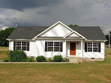 This home is like new! Back on the market waiting for a buyer. Sellers have cleaned up and it's ready for move in! Call today!