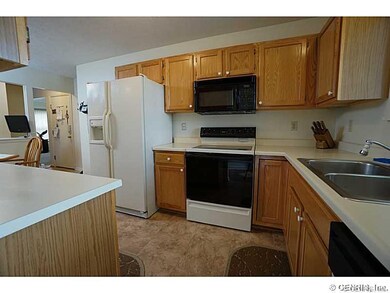 Kitchen. ALL APPLIANCES STAY
