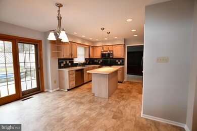 761 Highpointe Cir, Langhorne, PA 19047 - photo 2