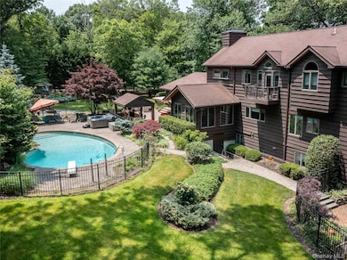 6 Arbutus Rd, Greenlawn, NY 11740 - photo 2