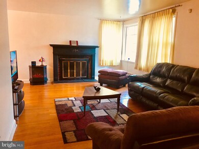 6710 Collinsdale Rd, Parkville, MD 21234 - photo 2