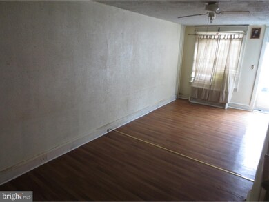 517 Maple St, Reading, PA 19602 - photo 2