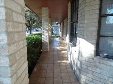 1009 Newhall St, Beeville, TX 78102 - photo 4