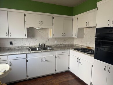 113 S Jefferson St, Perryton, TX 79070 - photo 4