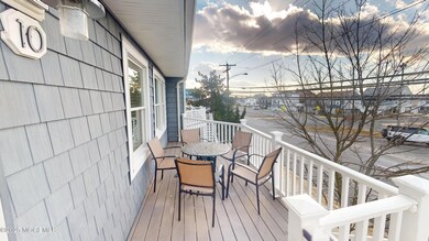 12 Outside Front Deck pic 1