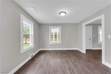 19601 Raymond St, Maple Heights, OH 44137 - photo 6