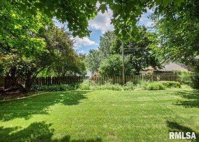 1723 W 37th St, Davenport, IA 52806 - photo 3