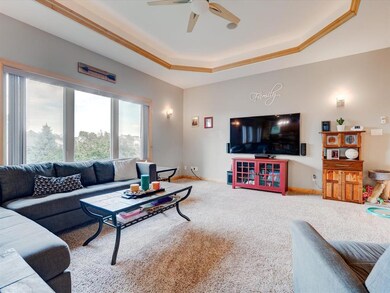 219 S Hillcrest Cir, Center Point, IA 52213 - photo 3