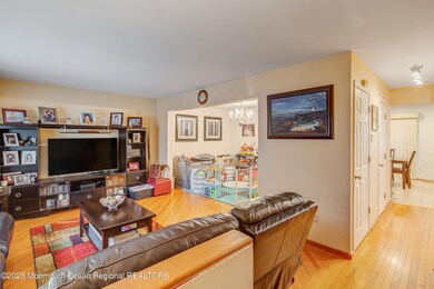 722 Twin Rivers Dr N, East Windsor, NJ 08520 - photo 4