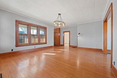 318 W 9th St, Auburn, IN 46706 - photo 6