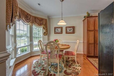 BREAKFAST NOOK CUSTOM WINDOW TREATMENTS