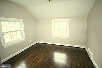 5716 Forest Rd, Cheverly, MD 20785 - photo 4