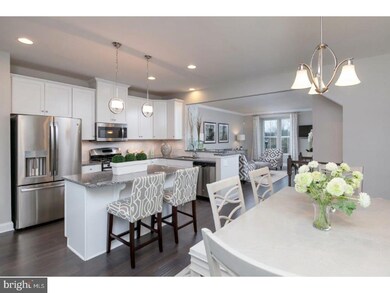 601 Columbus Dr, Spring City, PA 19475 - photo 2