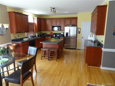 Eat-in kitchen with 42