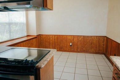 2809 El Camino St, Bay City, TX 77414 - photo 4