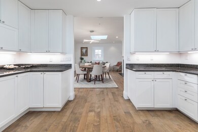 17 Worcester St unit 8, Boston, MA 02118 - photo 7