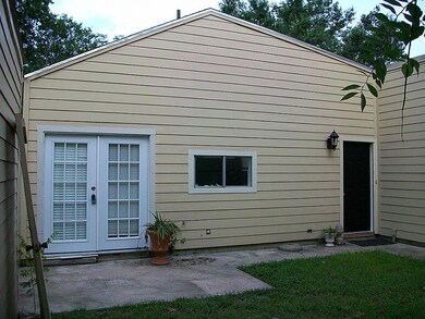 1621 W Adoue St unit 1621, Alvin, TX 77511 - photo 4