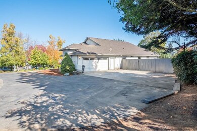 1142 Brookdale Ave, Medford, OR 97504 - photo 4