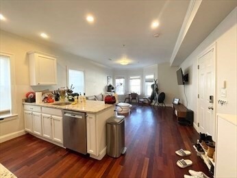 35 Magnolia Ave unit 2, Cambridge, MA 02138 - photo 3
