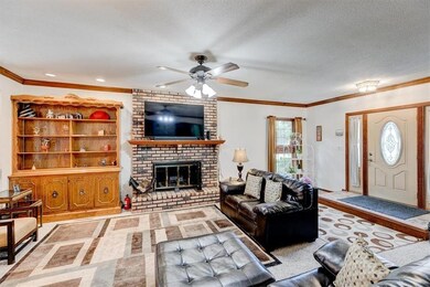 2001 E 28th St, Des Moines, IA 50317 - photo 4