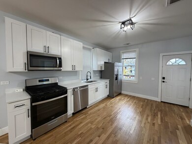 1626 N Washtenaw Ave unit 2R, Chicago, IL 60647 - photo 2
