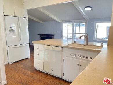 13941 Peach Grove St, Sherman Oaks, CA 91423 - photo 6