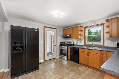 31 Syracuse Rd, Nashua, NH 03064 - photo 5