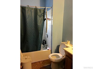 Bathroom. Lower apartment-Bathroom