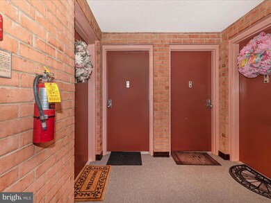 1747 Edgewood Hill Cir unit 102, Hagerstown, MD 21740 - photo 3