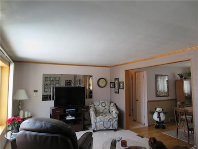 Large bay window to let the natural light in, crow
