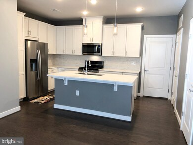 13317 Launders St, Herndon, VA 20171 - photo 3