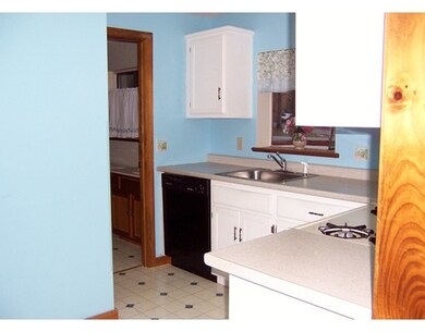 24 Eaton Ct unit 2, Haverhill, MA 01832 - photo 3