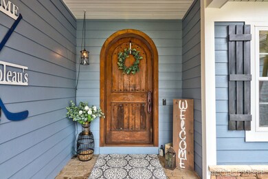 Cobblestone walkway & porch