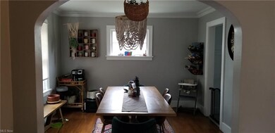 Nice table area for daily dining, lots of room & l
